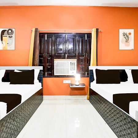 Hotel O R B Palace Váránaszi Kültér fotó