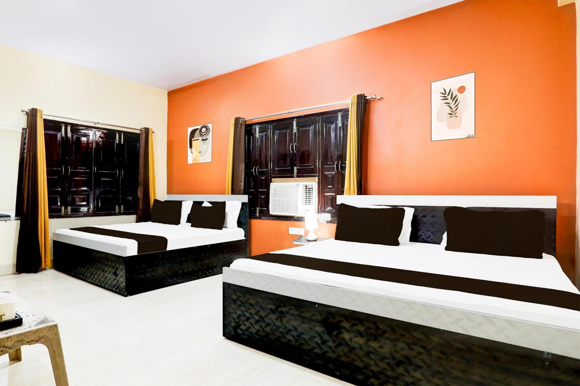 Hotel O R B Palace Váránaszi Kültér fotó