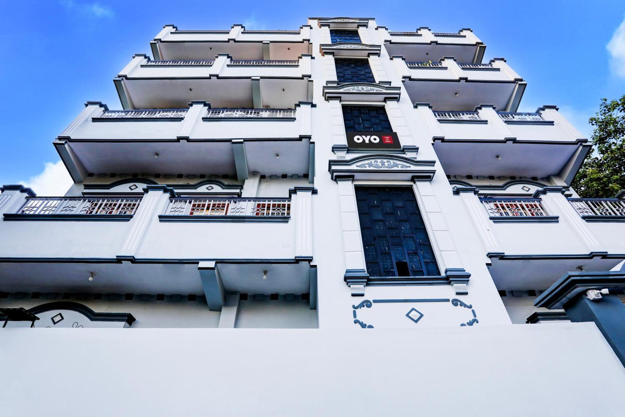 Hotel O R B Palace Váránaszi Kültér fotó