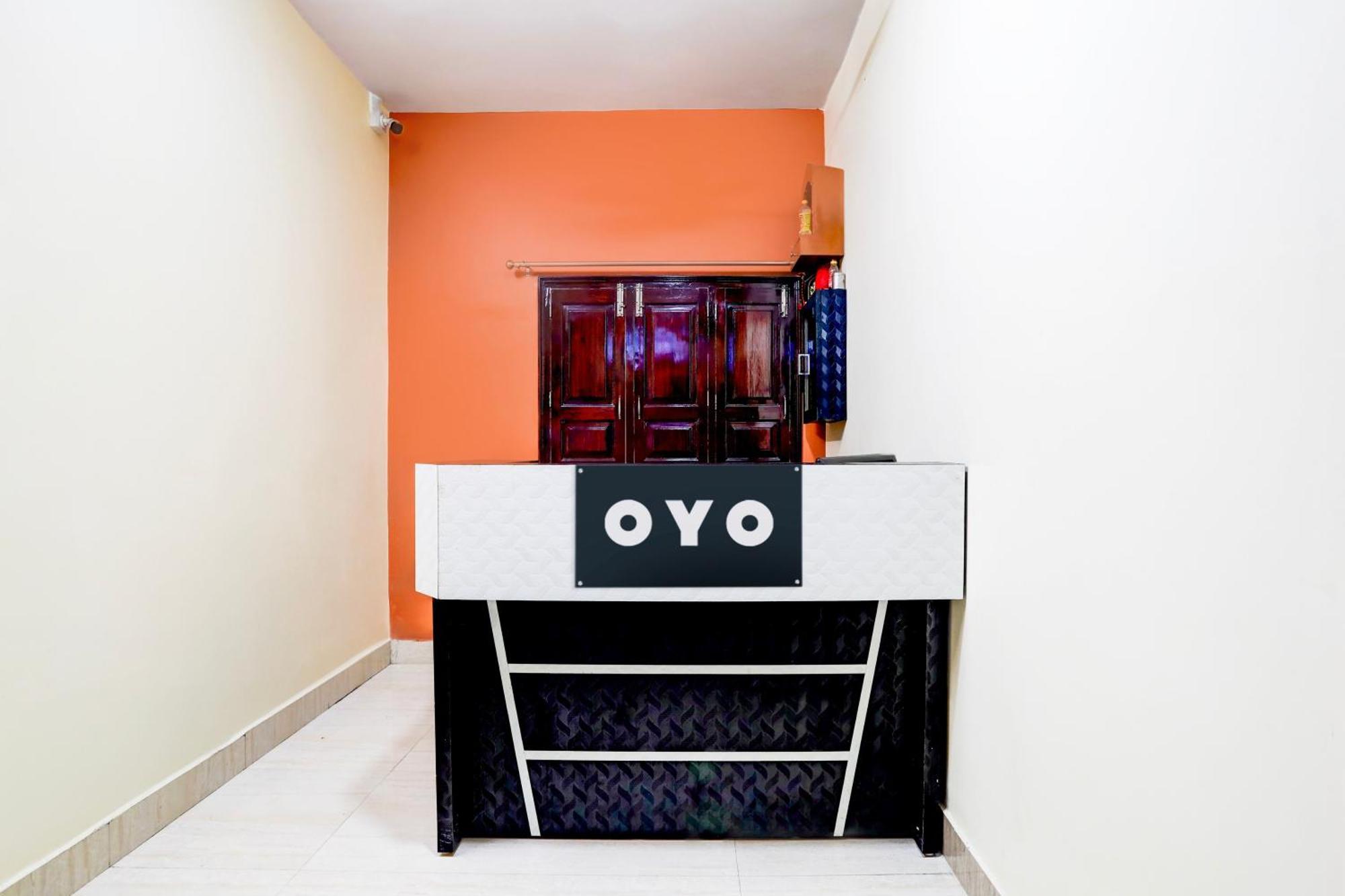 Hotel O R B Palace Váránaszi Kültér fotó