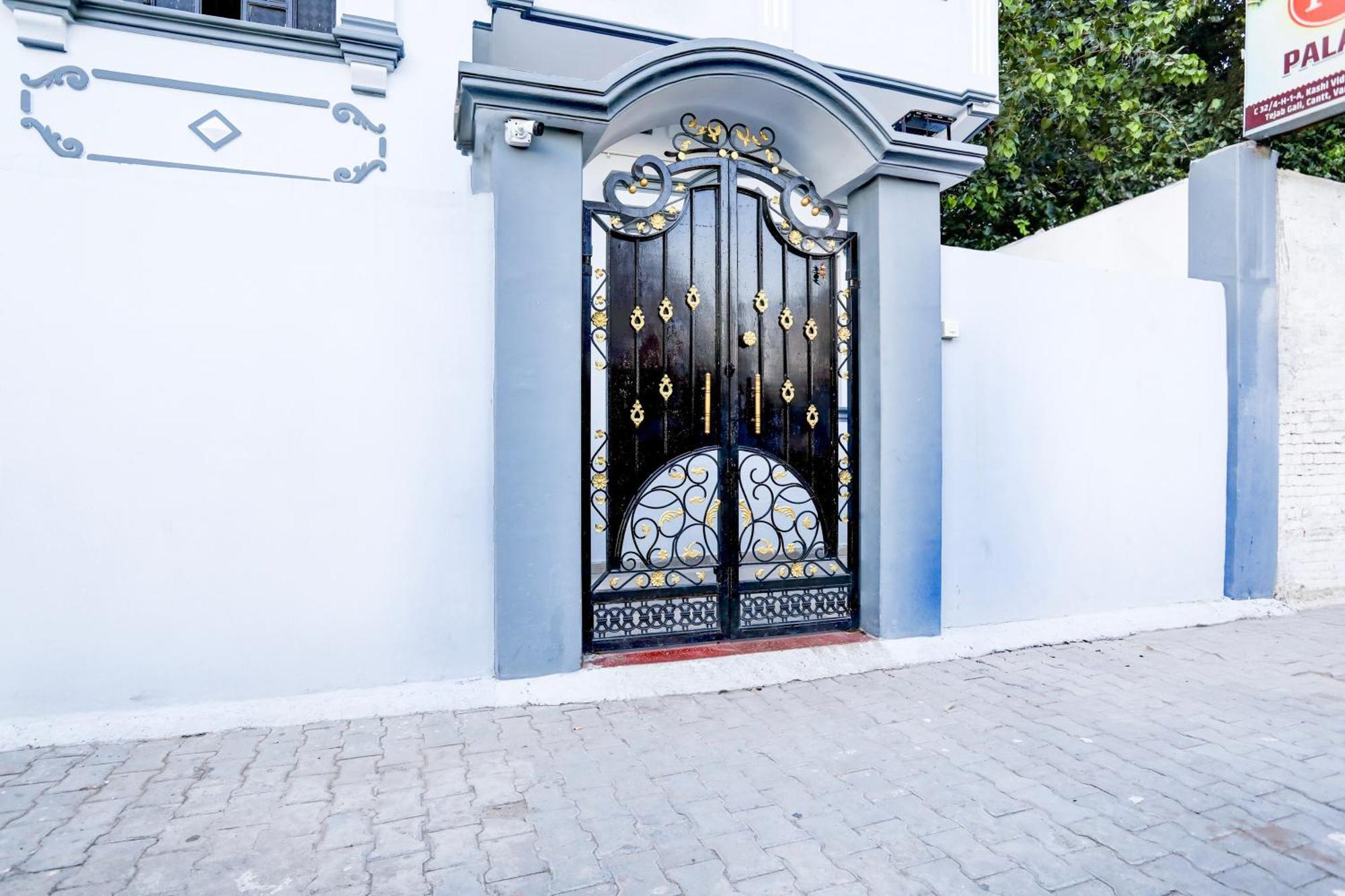 Hotel O R B Palace Váránaszi Kültér fotó